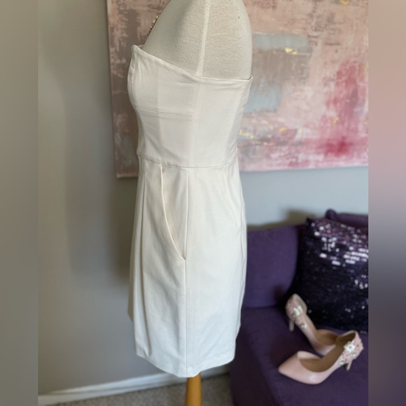 BCBG white strapless dress with pockets and structure NWT size 12 - Picture 5 of 13